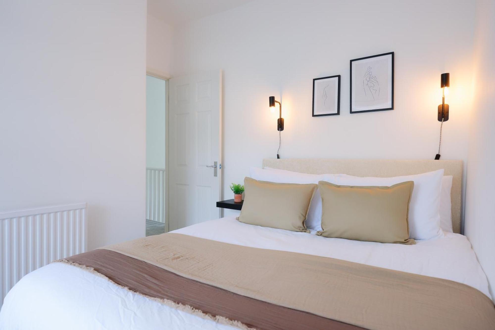 Stayright 3 Bed Home Near Hiking Trails & Parks Llwynypia Dış mekan fotoğraf